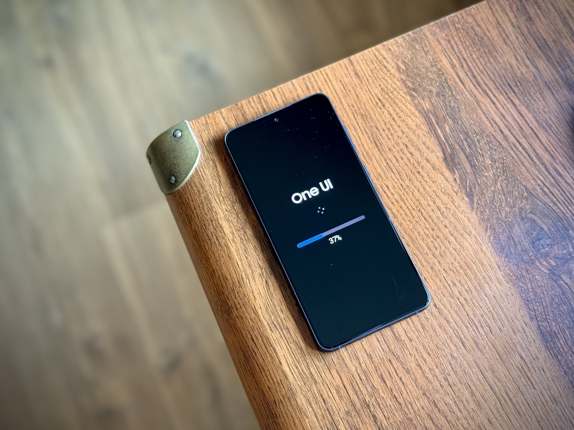 Lỗi Bixby sau cập nhật: khi trợ lý giọng nói Samsung mất tiếng và mất kiểm soát
