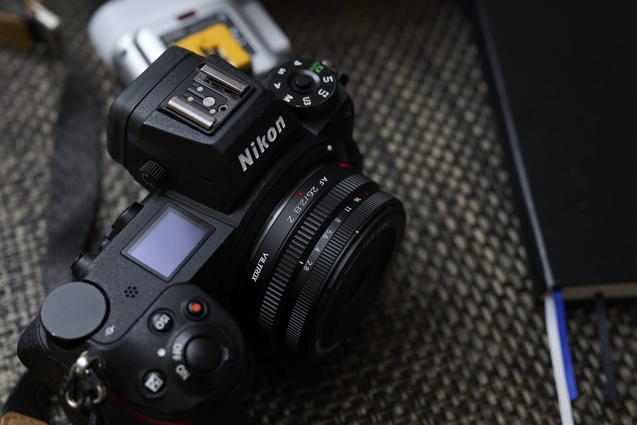 Ống kính pancake Viltrox 26mm F2.8 EVO có đáng để biến máy full-frame thành EDC?