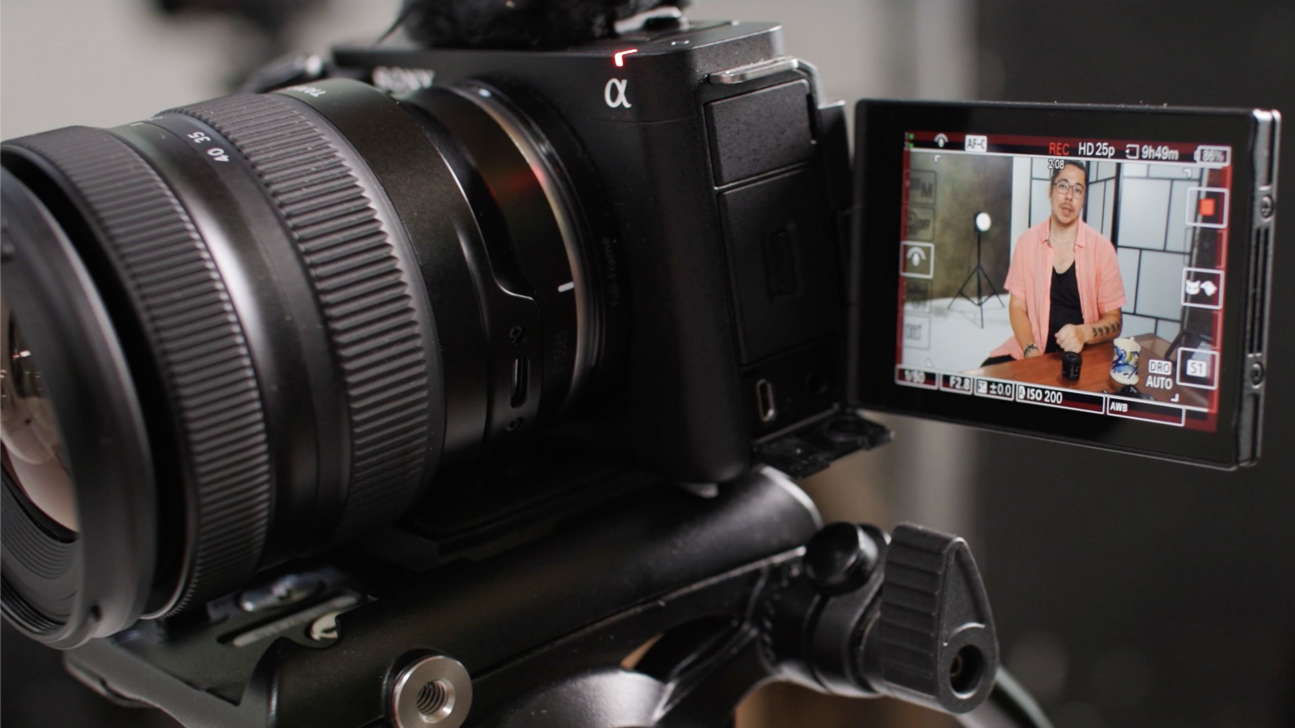 Best Lenses for Sony APS-C Cameras: Vlogging, Travel, and Hybrid Shooting