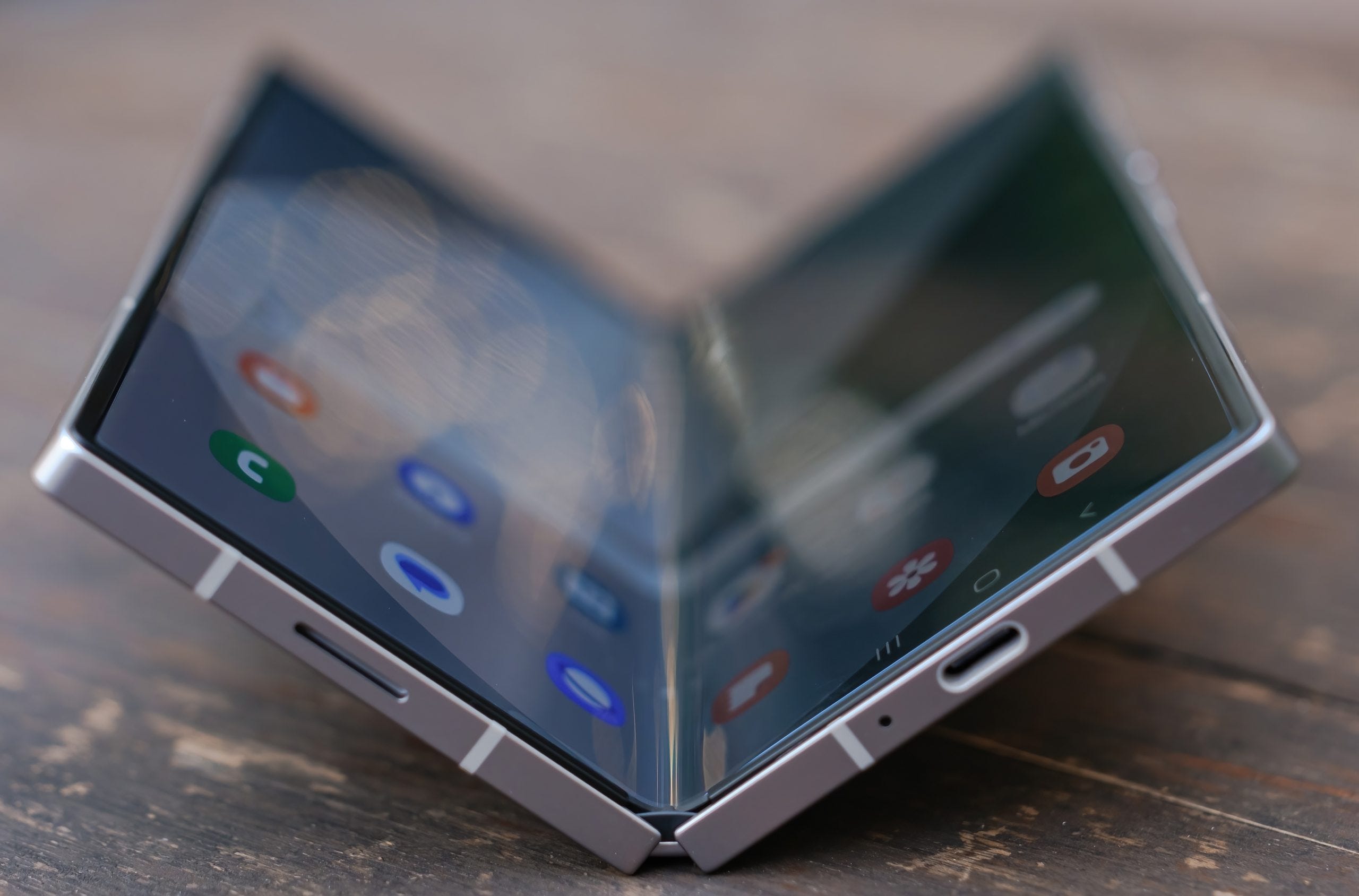 Samsung’s Flex Titanium Makes Foldables Feel Like Real Glass Screens