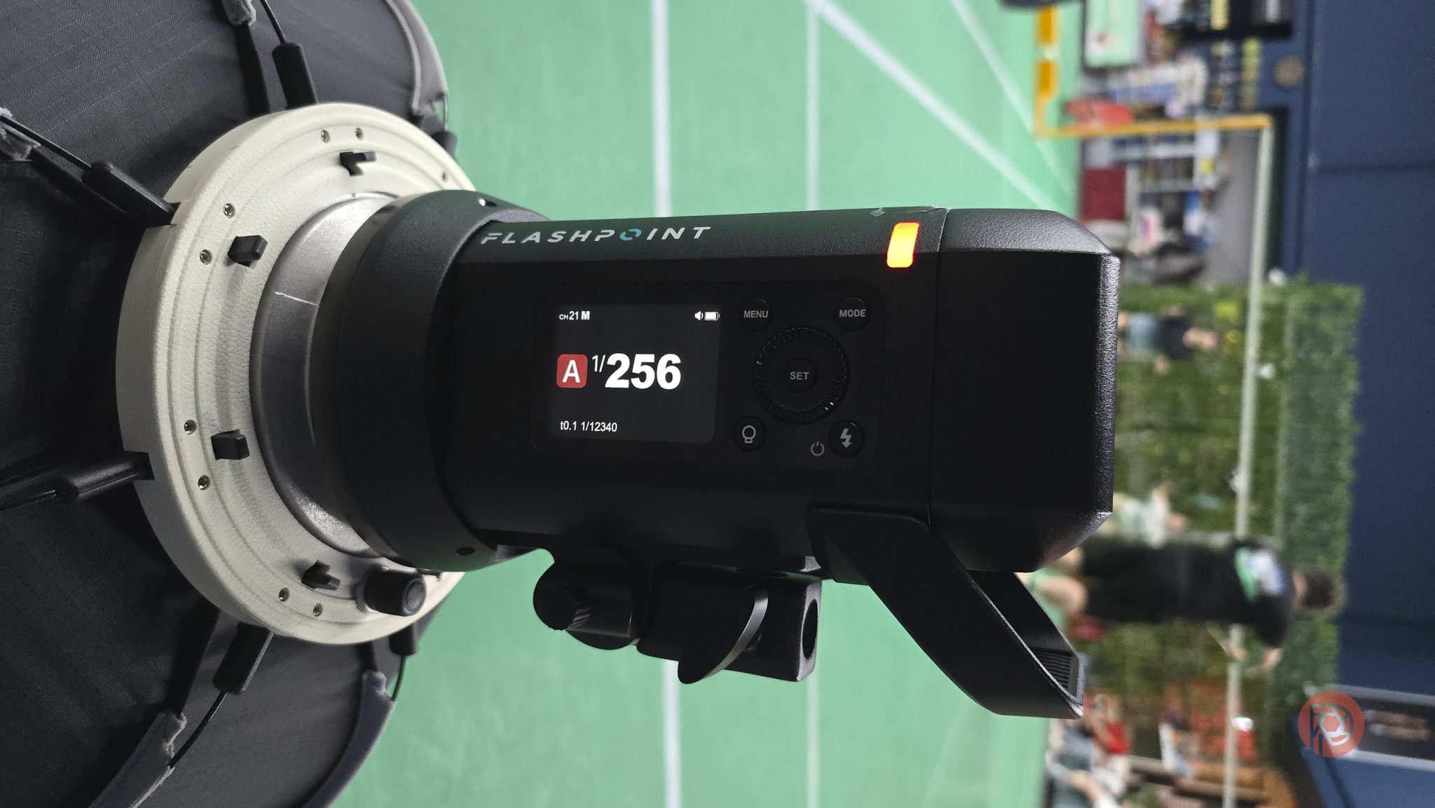 Flashpoint XPLOR 400 Pro II vs Godox KNOWLED AM800R: đèn nào cho studio chuyên nghiệp?