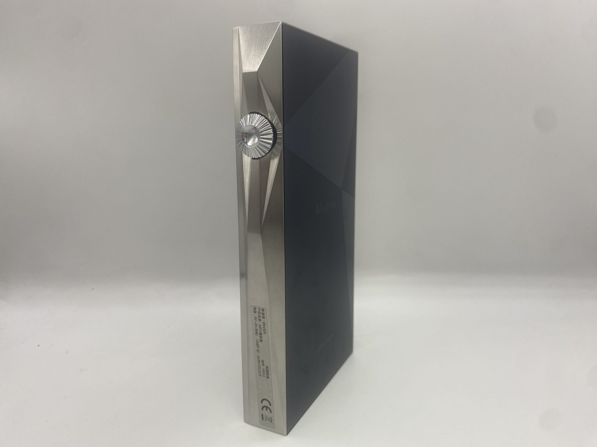 Astell & Kern SP4000T vs FiiO Snowsky Oak Nano: chọn máy phát nhạc số cao cấp nào cho audiophile