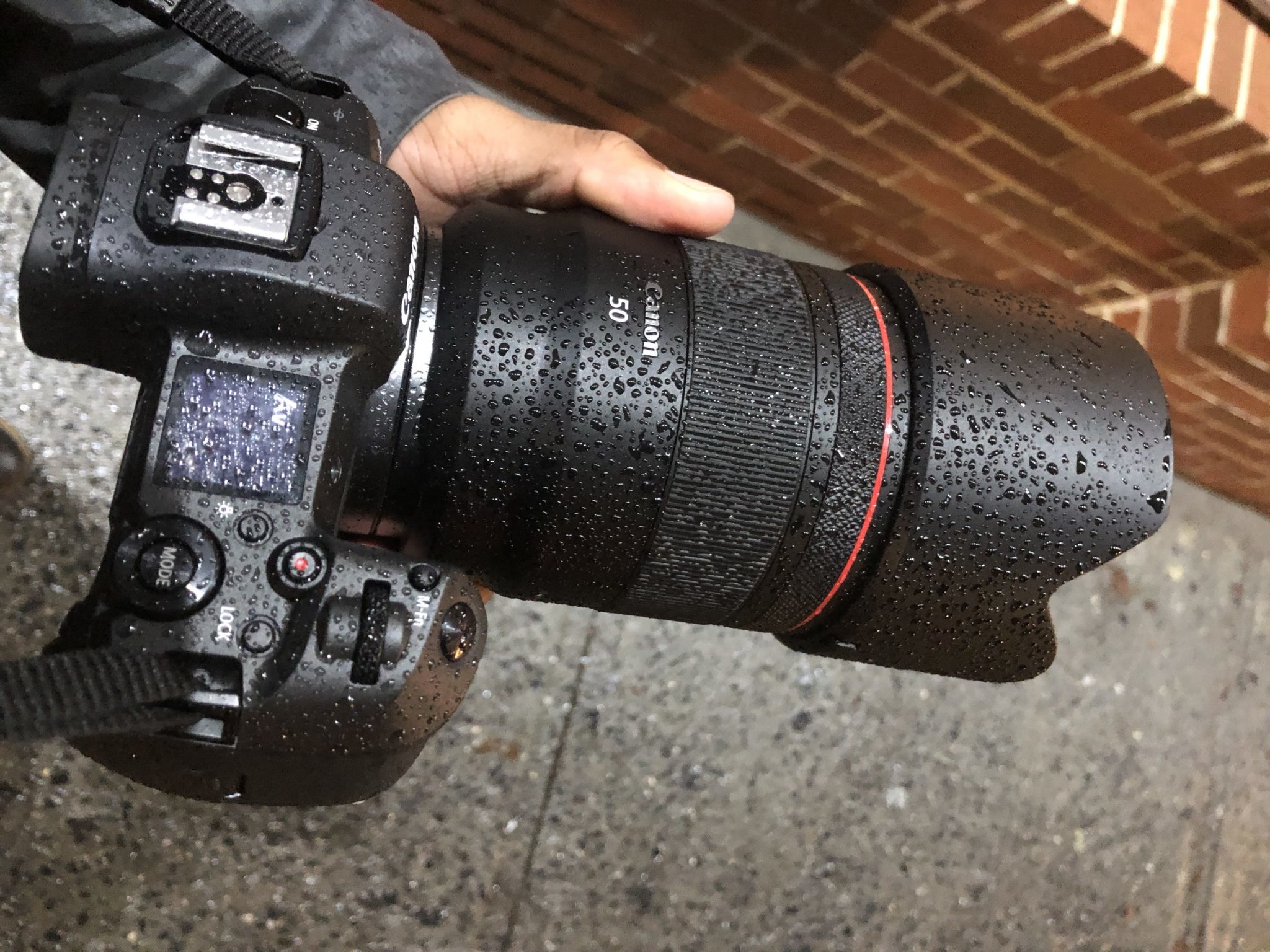 Canon EOS R 30MP: khi flagship lên 45MP, có nên nâng cấp?
