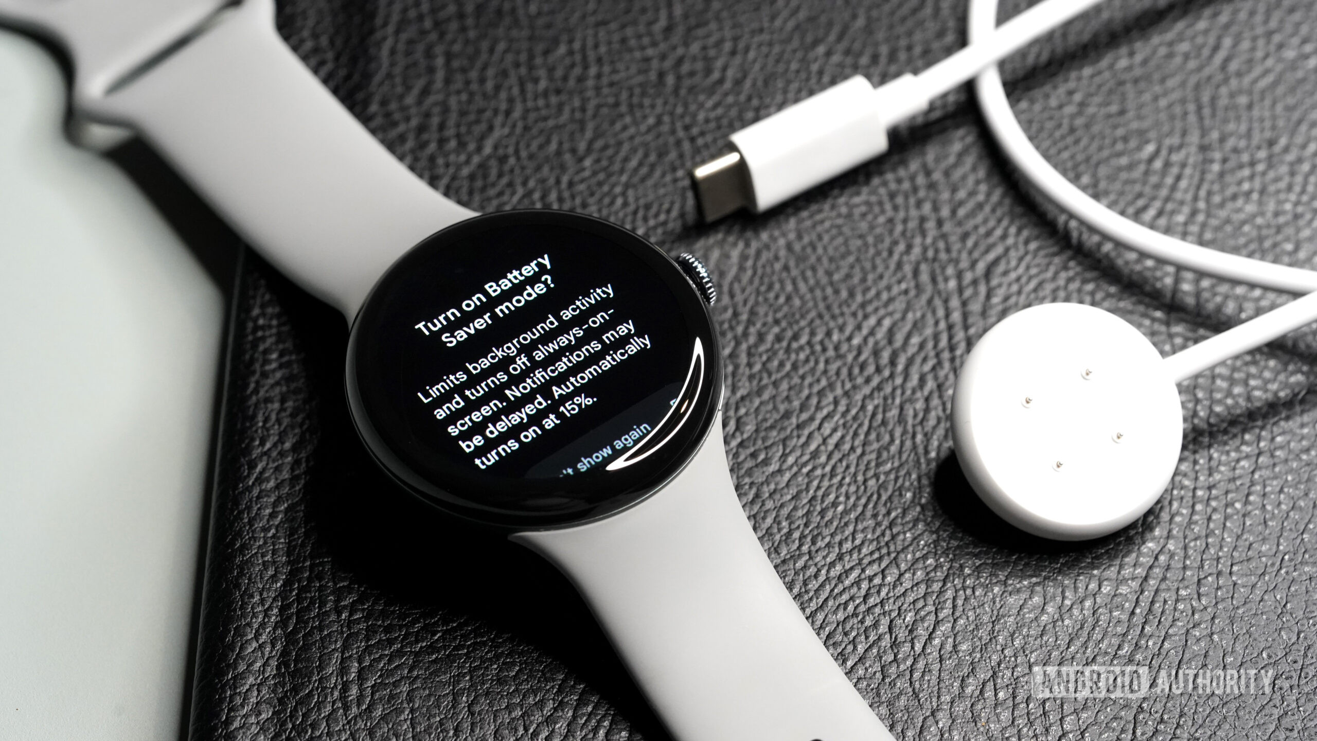 Smartwatch được miễn trừ quy định pin có thể thay thế: nên mừng hay lo?