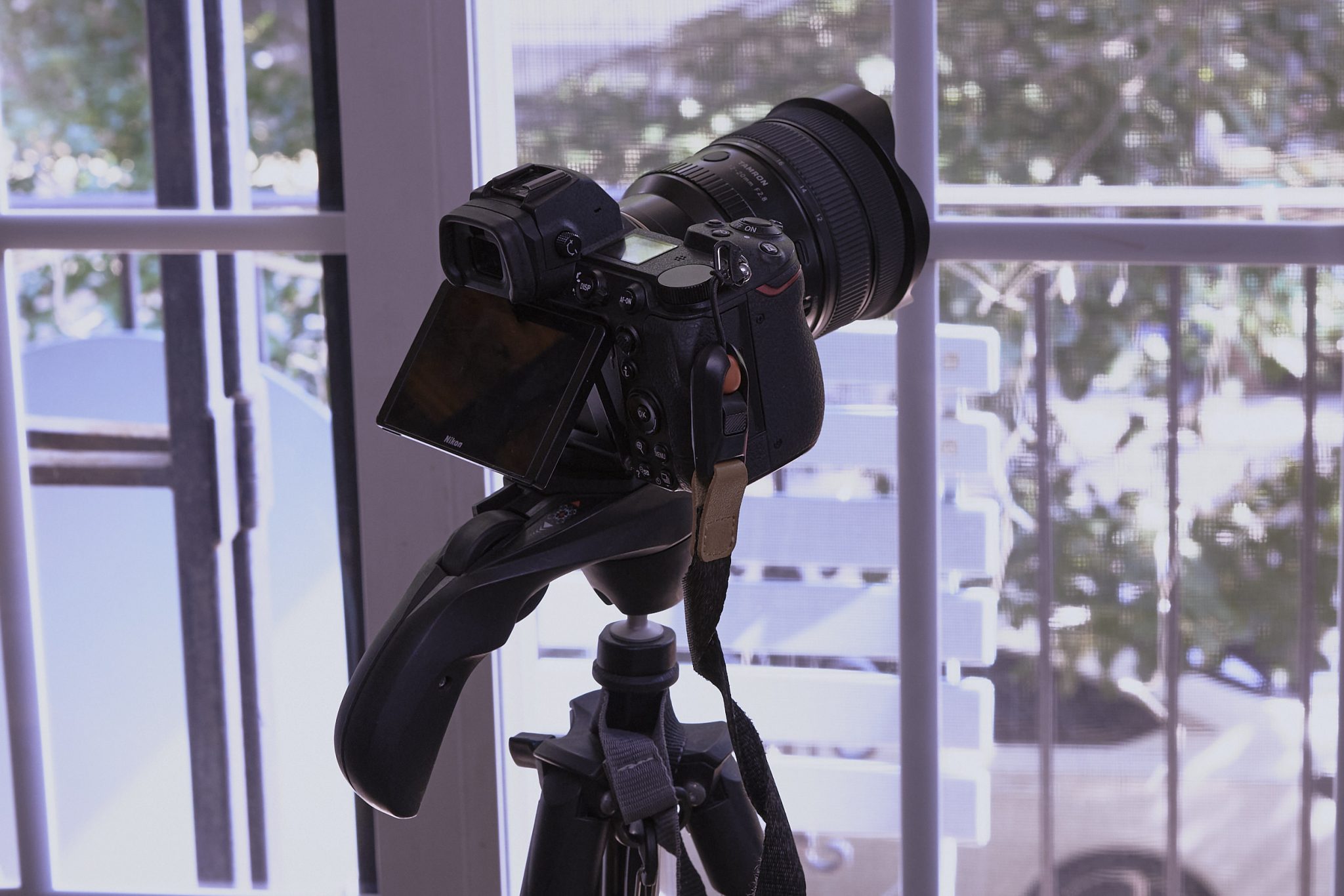 Tamron 12-20mm f/2.8 vs OM System 150-400mm: chọn ống kính zoom nào cho phong cảnh và thiên văn?