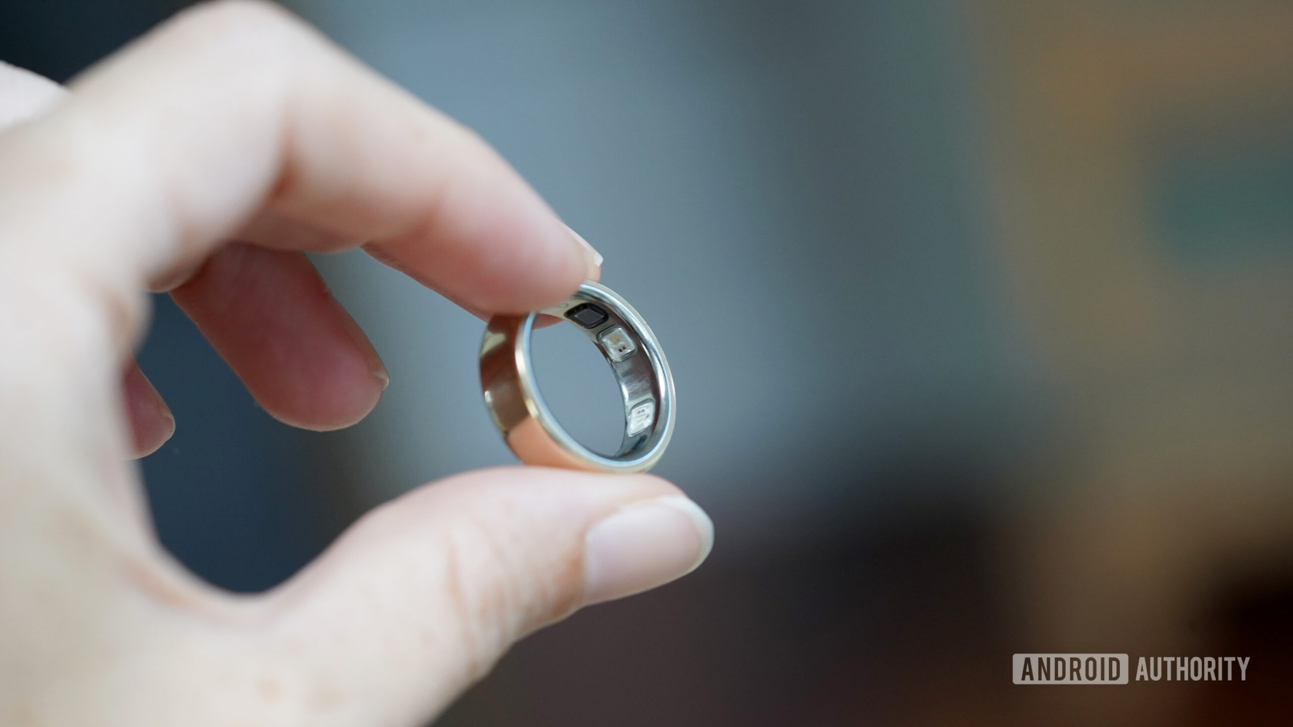 Oura Ring 5 vs Galaxy Ring: vòng đeo thông minh nào đáng tiền hơn smartwatch?
