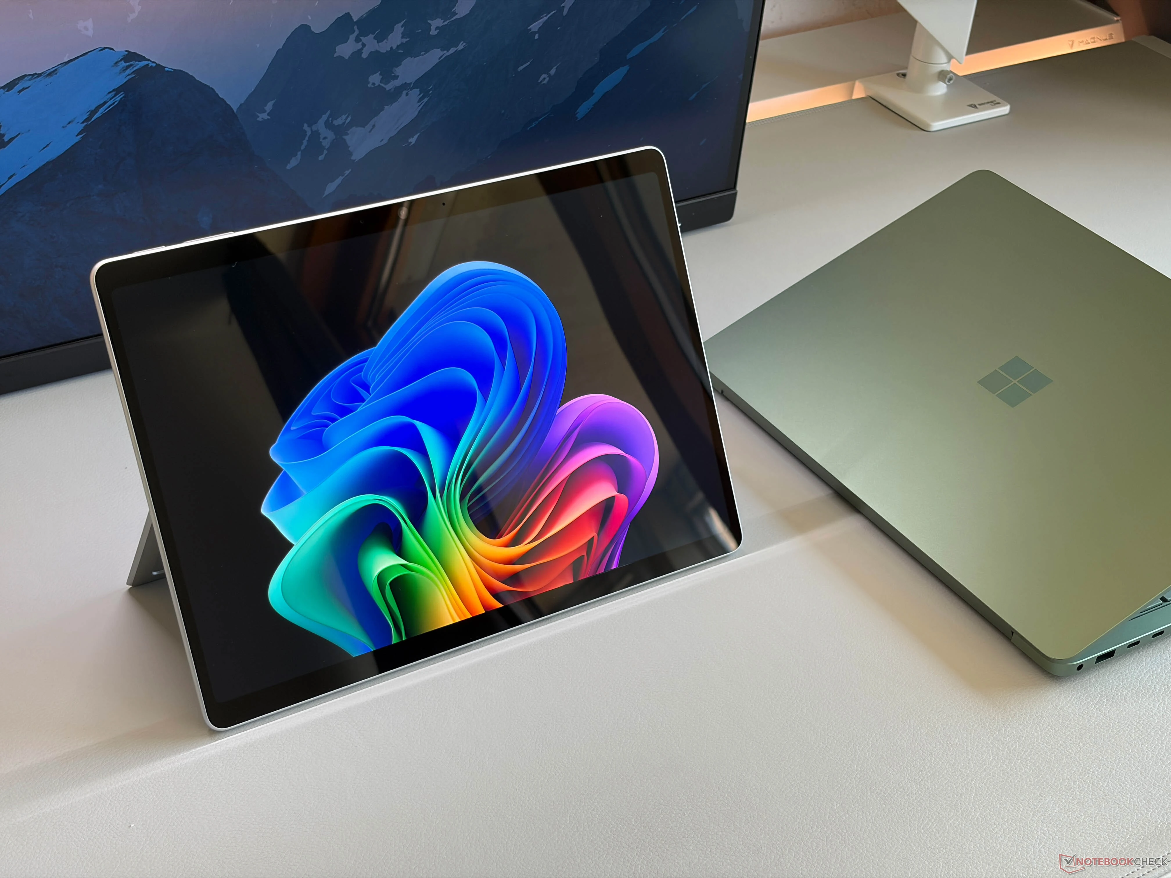 Surface Pro và chiến lược chip phân biệt người dùng của Microsoft