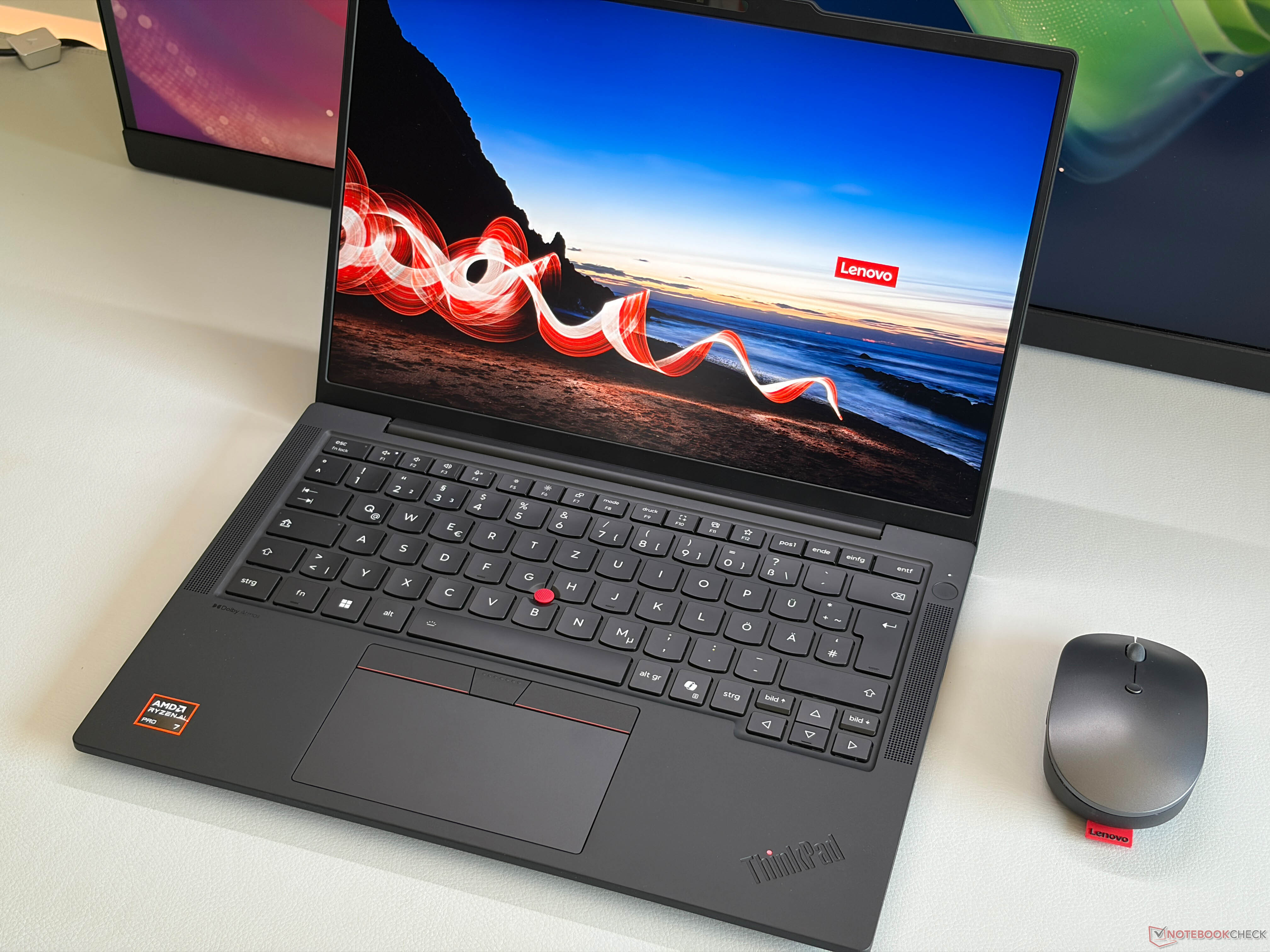 Lenovo ThinkPad T14s Gen 7 AMD: có đủ sức thay thế X1 Carbon?