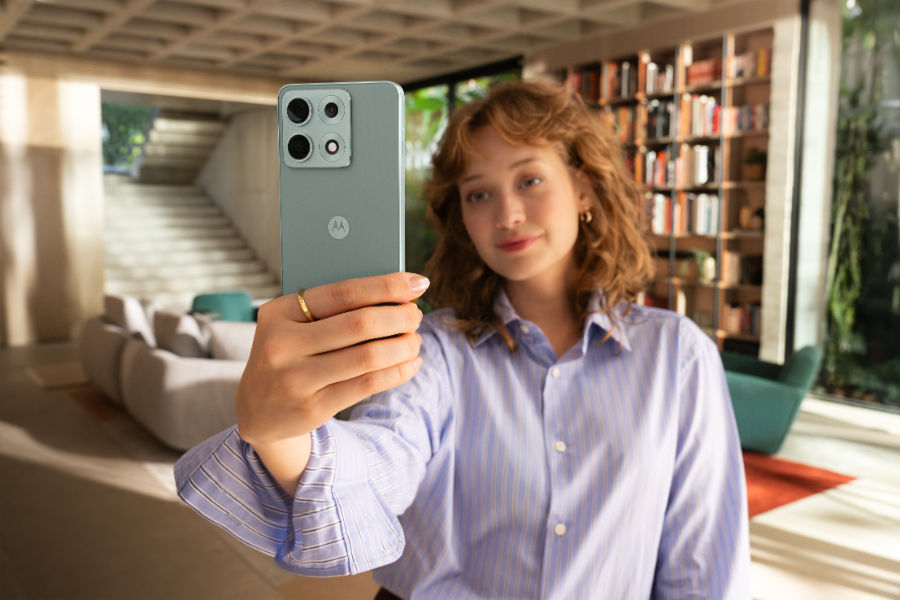 Motorola Breaks Google’s Grip on Qi2 Magnetic Charging
