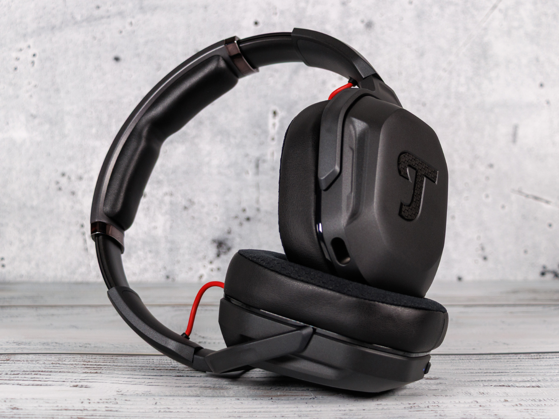 Wireless Gaming Headsets Face Off: Cage Pro vs Stealth Pro II