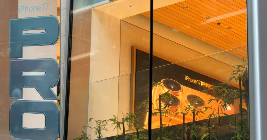 Apple Watch và Galaxy Watch tăng giá: chọn đời cũ nào đáng tiền?