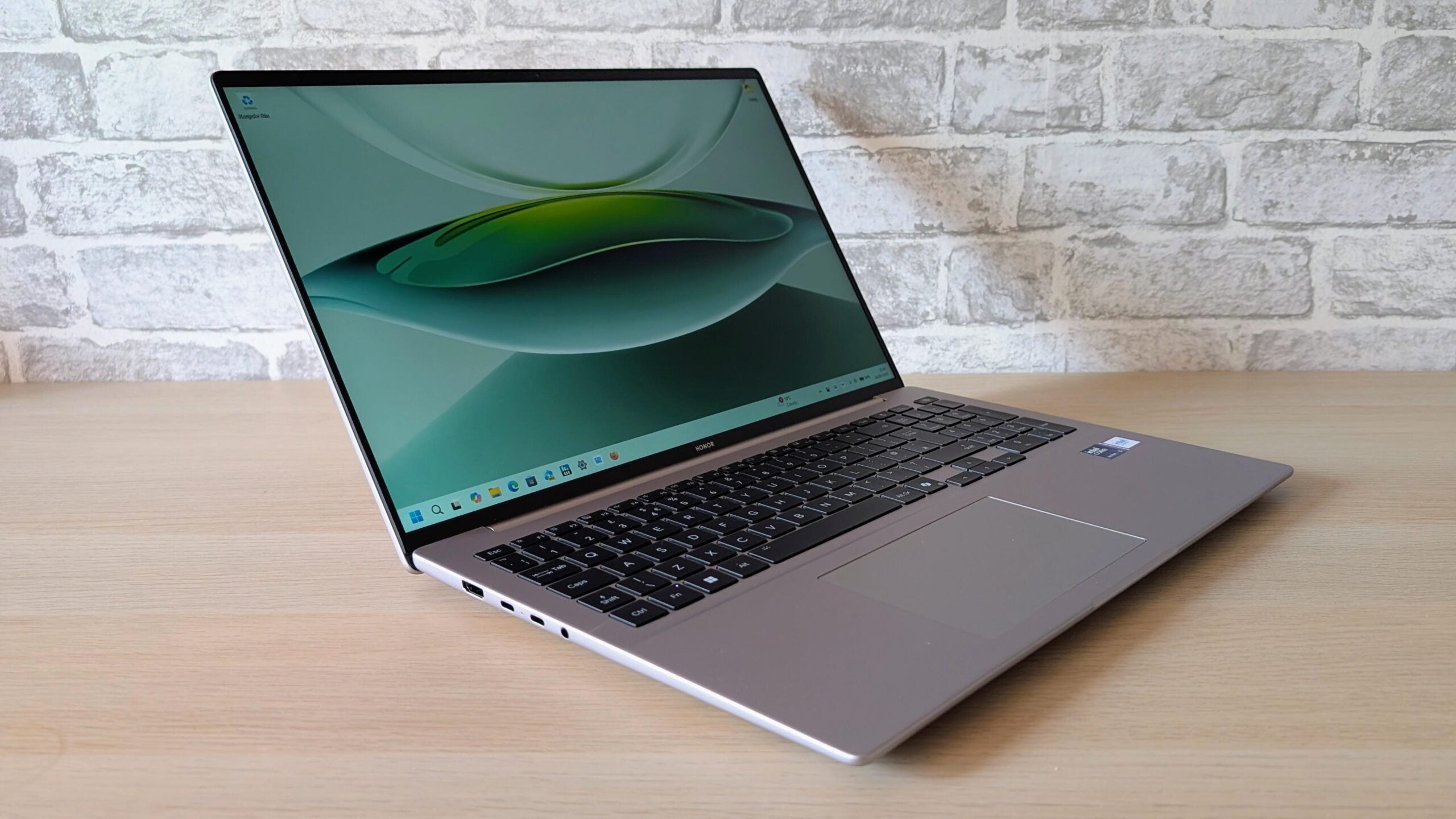 Featherlight OLED Laptops With All‑Day Battery: Which Ultrabook Wins on the Road?