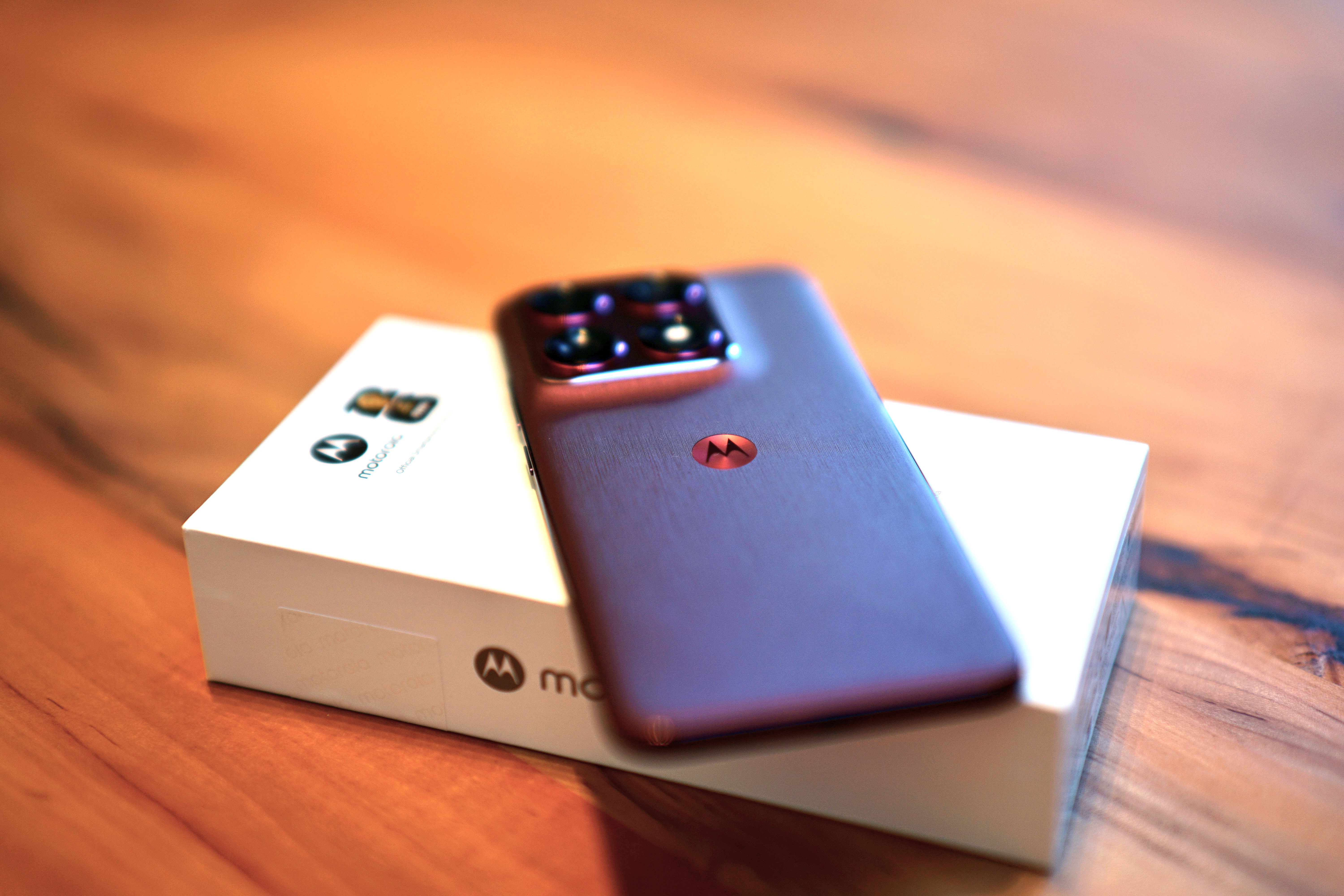 Slim Flagship Killer Faces Heat: Motorola Edge 70 Pro Review