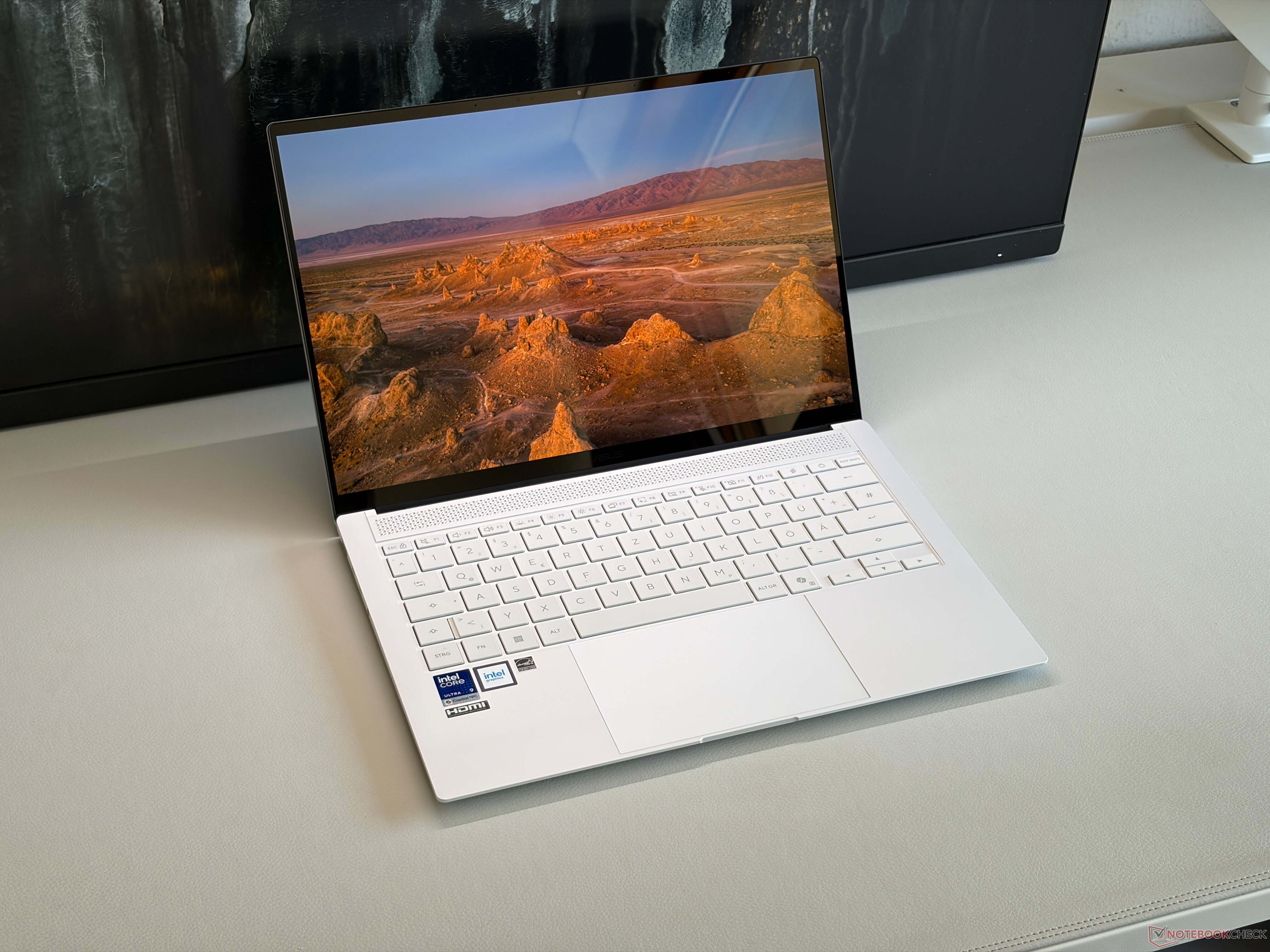 16-Inch Laptops Battle for Battery Supremacy