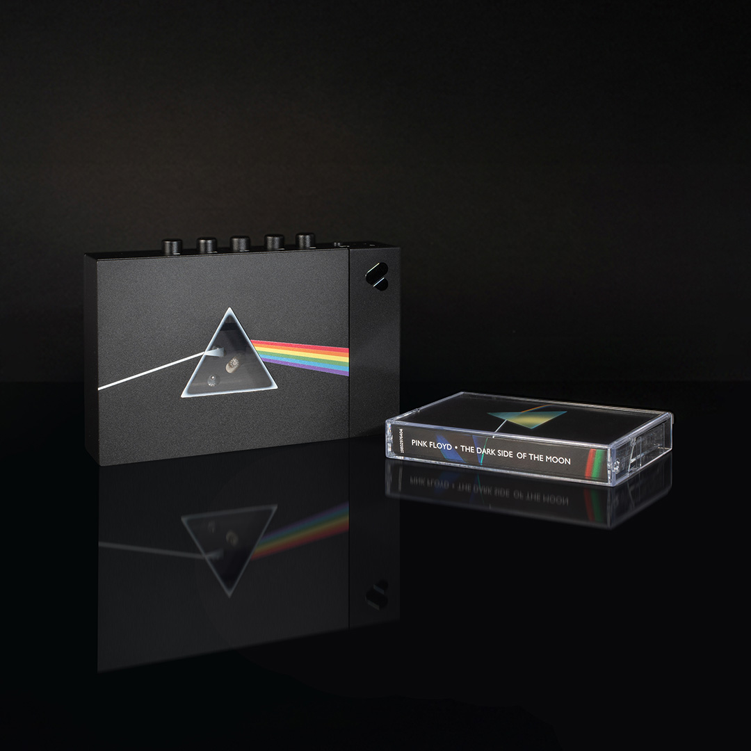 Cassette và CD tái sinh: Thiết bị phát nhạc retro cho trải nghiệm immersive