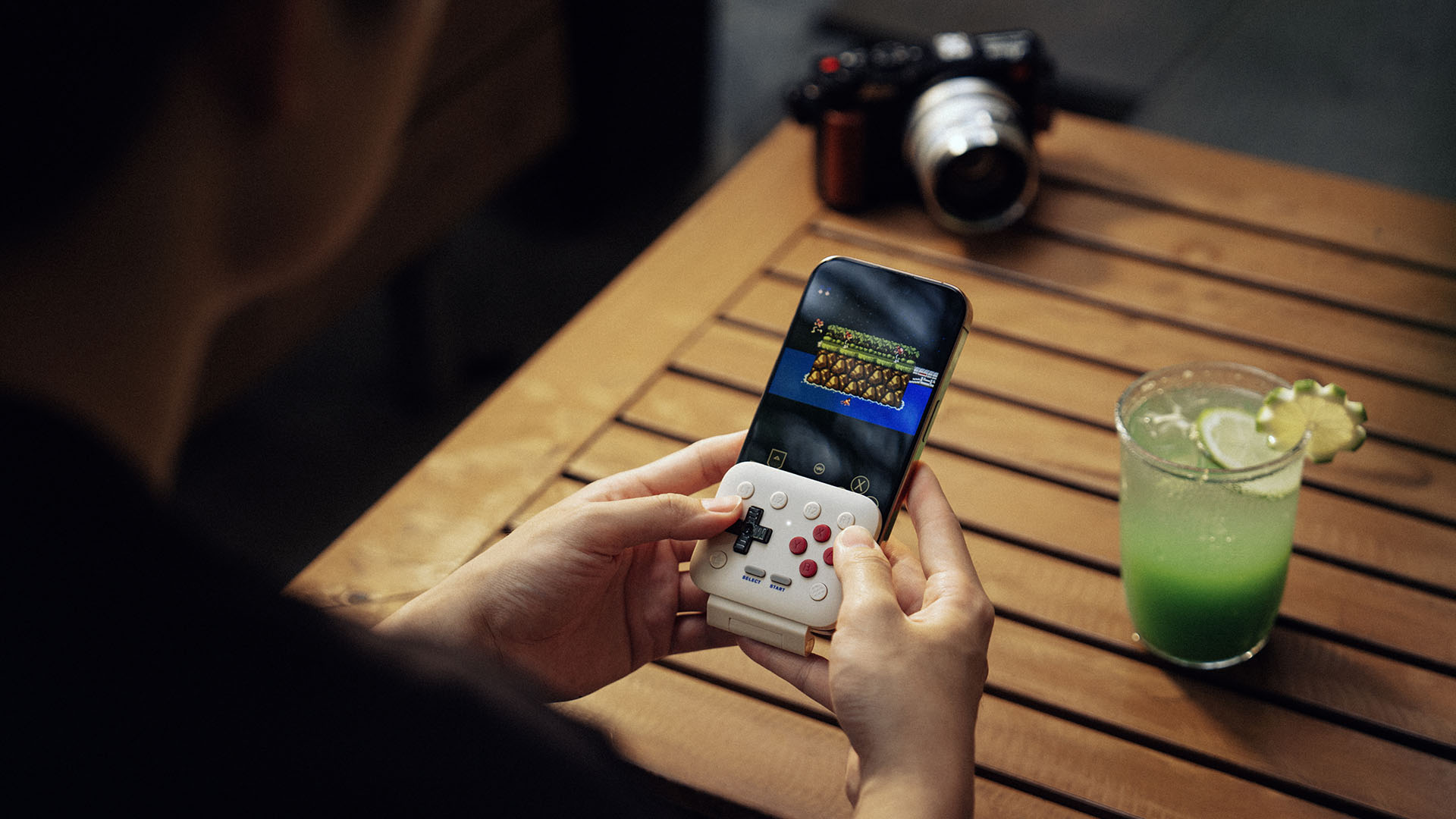 8BitDo FlipPad Brings Flip-Phone Nostalgia to Mobile Gaming