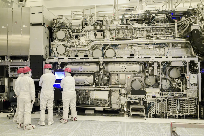 Intel vượt lên dẫn đầu với máy quang khắc High-NA EUV của ASML