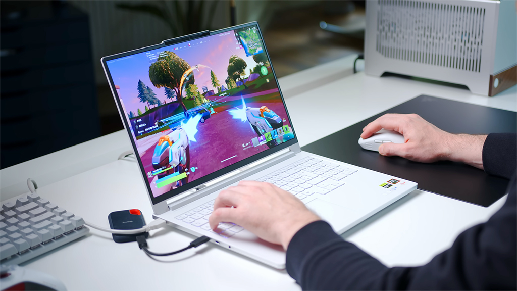 Lenovo Legion 7a RTX 5070: Nâng Cấp Đắt Nhưng Đáng Cho Game Thủ 4K?