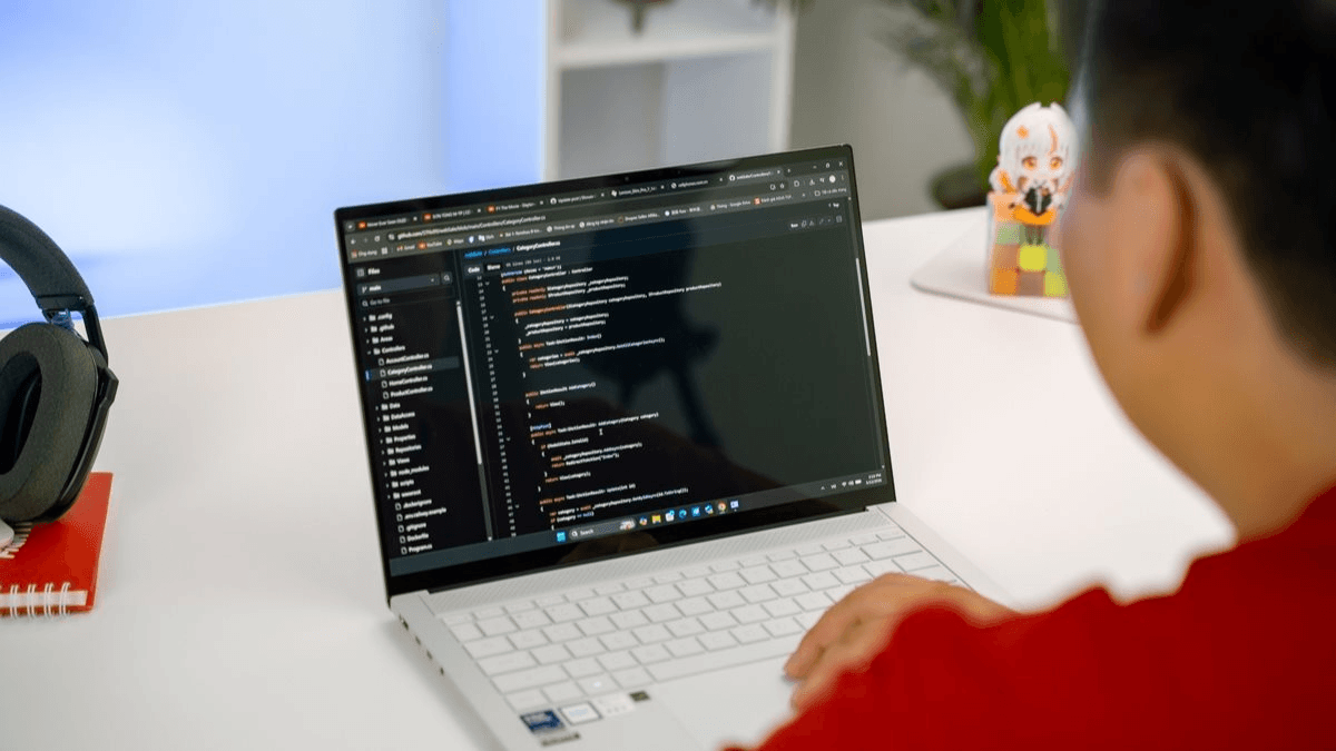 MacBook hay laptop Windows cho sinh viên: nên chọn gì?