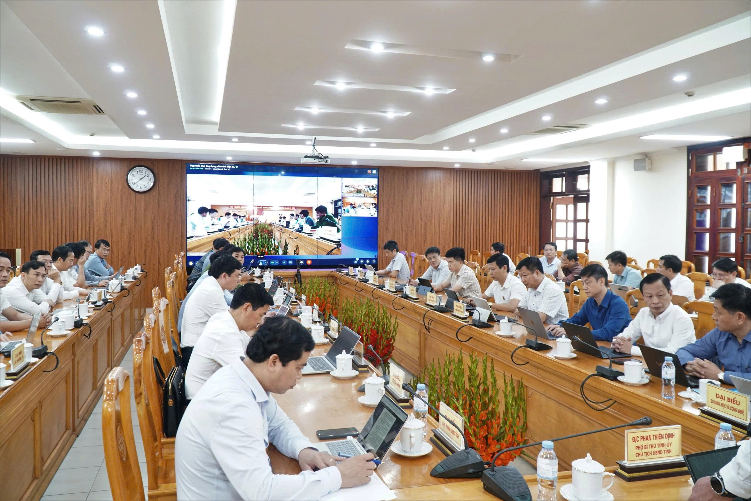 Ứng dụng i-HaTinh vượt mục tiêu cài đặt, mở bước ngoặt hành chính số