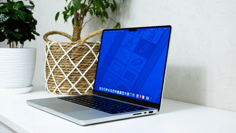 MacBook tân trang lên ngôi: cú phản đòn bất ngờ dành cho chiến lược giá của Apple
