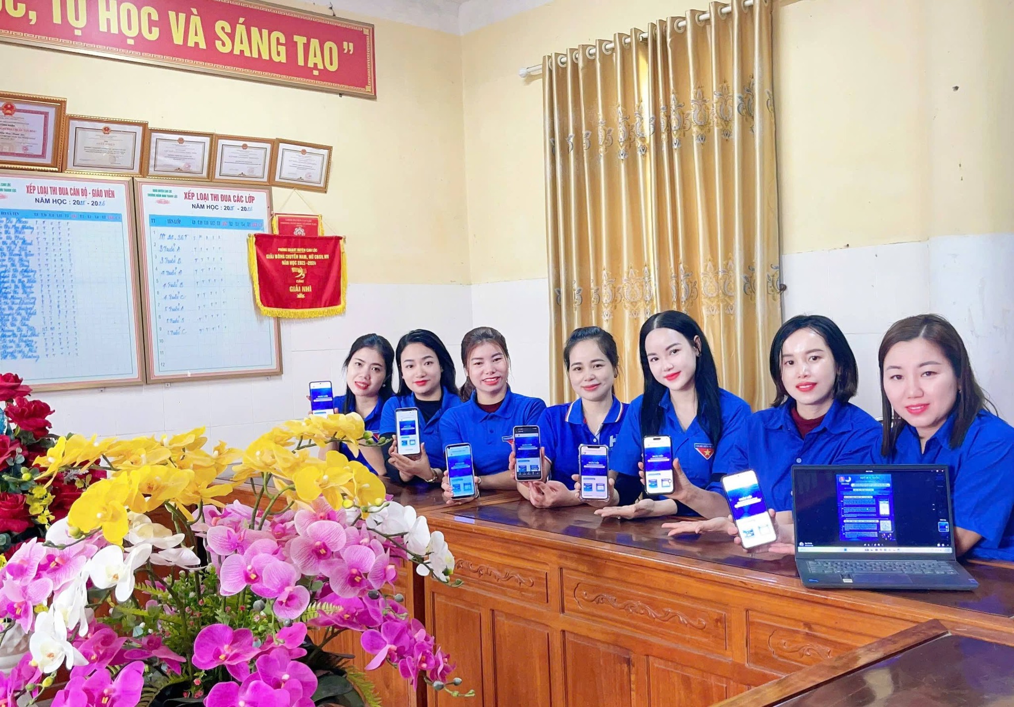 Ứng dụng i-HaTinh và bước ngoặt chính quyền số từ túi áo người dân