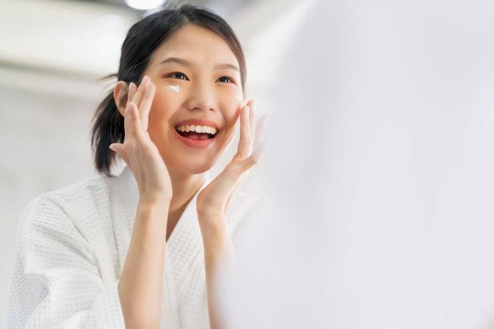 Da dầu mụn mùa hè: 6 bước chăm da thông thoáng