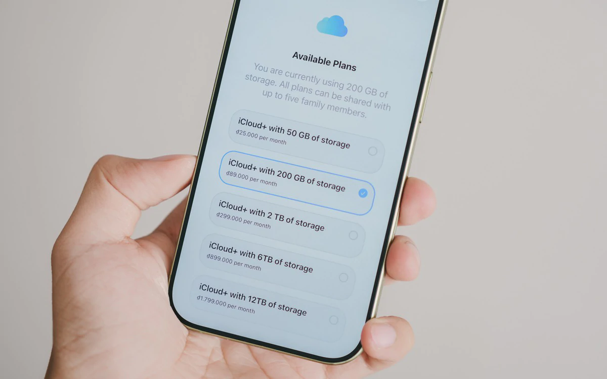 Apple tăng giá rồi tặng AirTags: người dùng được hay mất?
