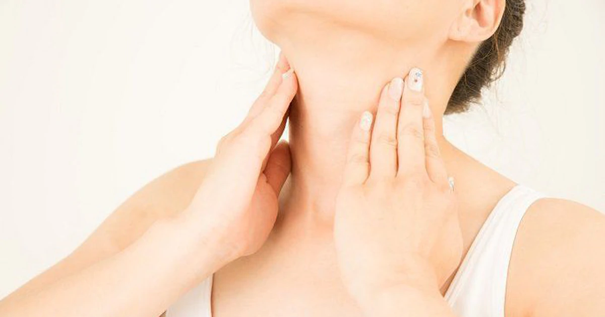 Kỹ thuật massage cổ tại nhà chống chảy xệ và xóa nếp nhăn