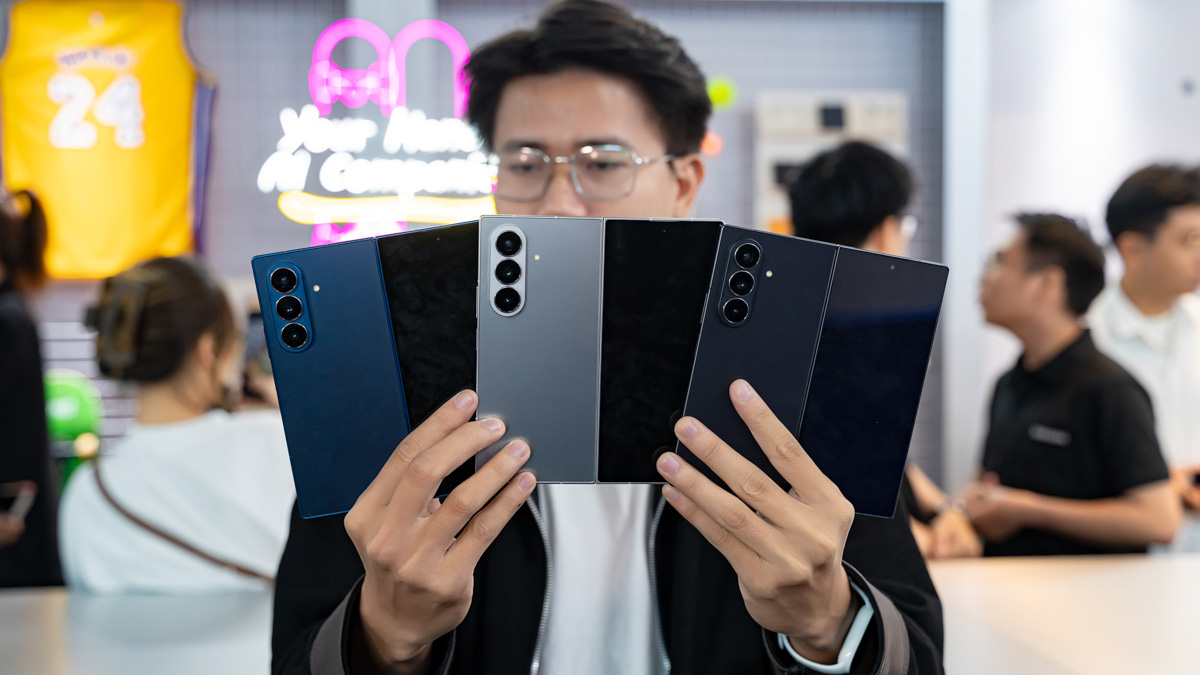 Samsung Galaxy Z Fold 7 đối đầu Moto Razr Fold: Ai xứng đáng là điện thoại gập tốt nhất?