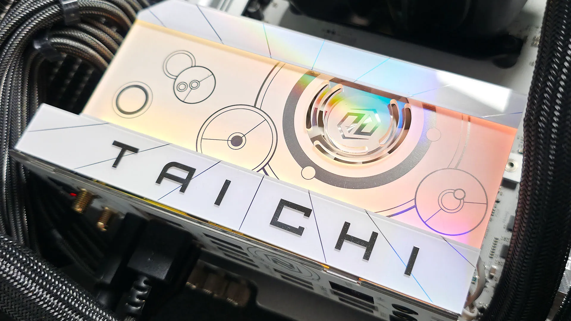 Mainboard 80 USD vs ASRock X870E Taichi White: Đâu là lựa chọn hợp lý?