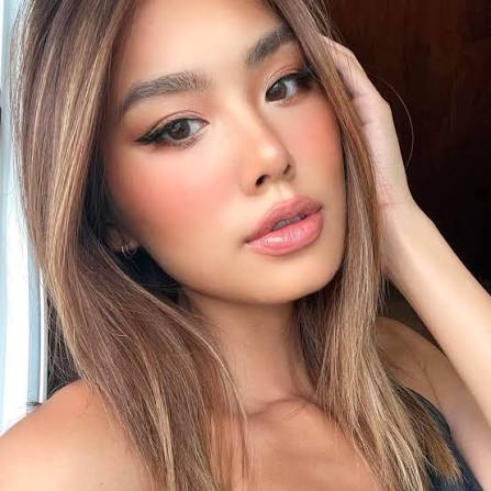 Kỹ thuật trang điểm sao để gương mặt thon gọn và sắc nét