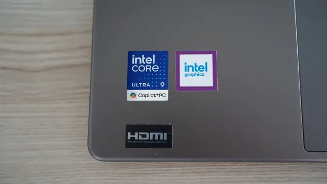 MSI Prestige 13 vs Prestige 14 AI+: laptop siêu nhẹ nào cho chuyên gia di động?