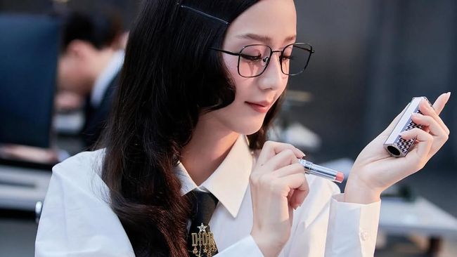 Son môi bền màu 16 giờ: chọn son kem, son nhuộm hay dưỡng môi tinted?