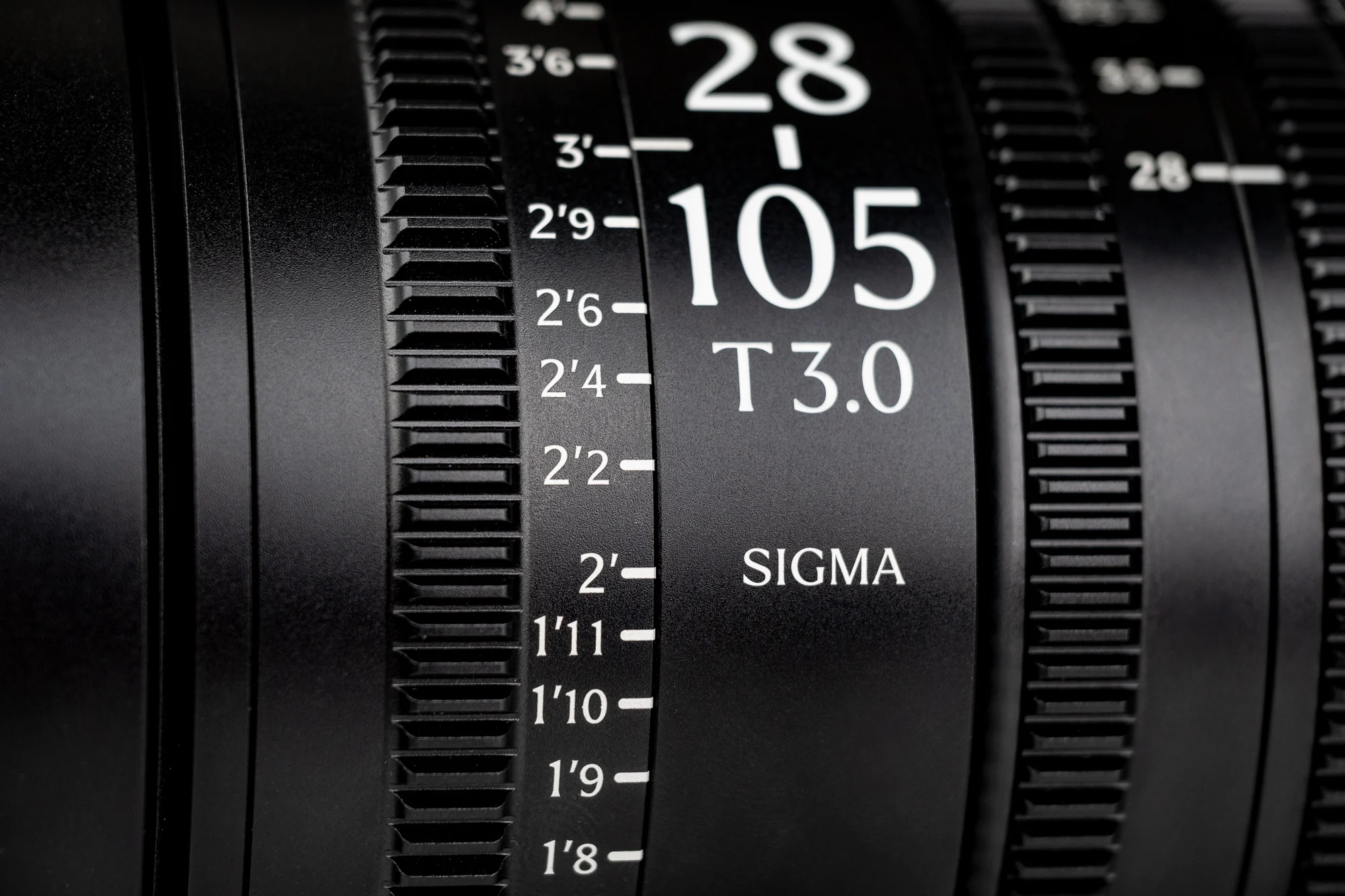 Viltrox AF 85mm F1.4 Pro vs Sigma Cine AF: nên chọn ống kính nào cho chân dung cao cấp?