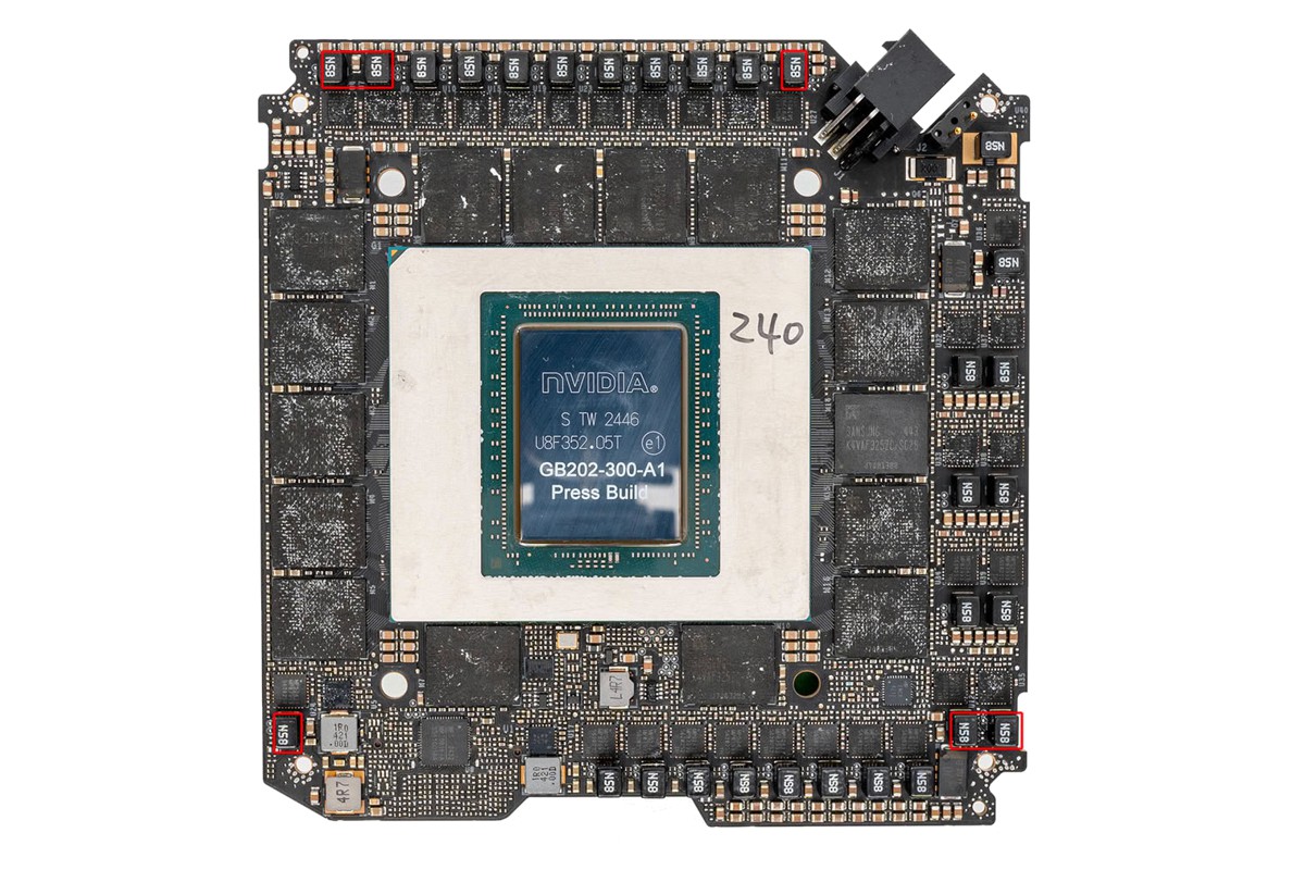 RTX 50 VRAM nhiệt độ: Mod cộng đồng mở khóa giám sát GDDR7