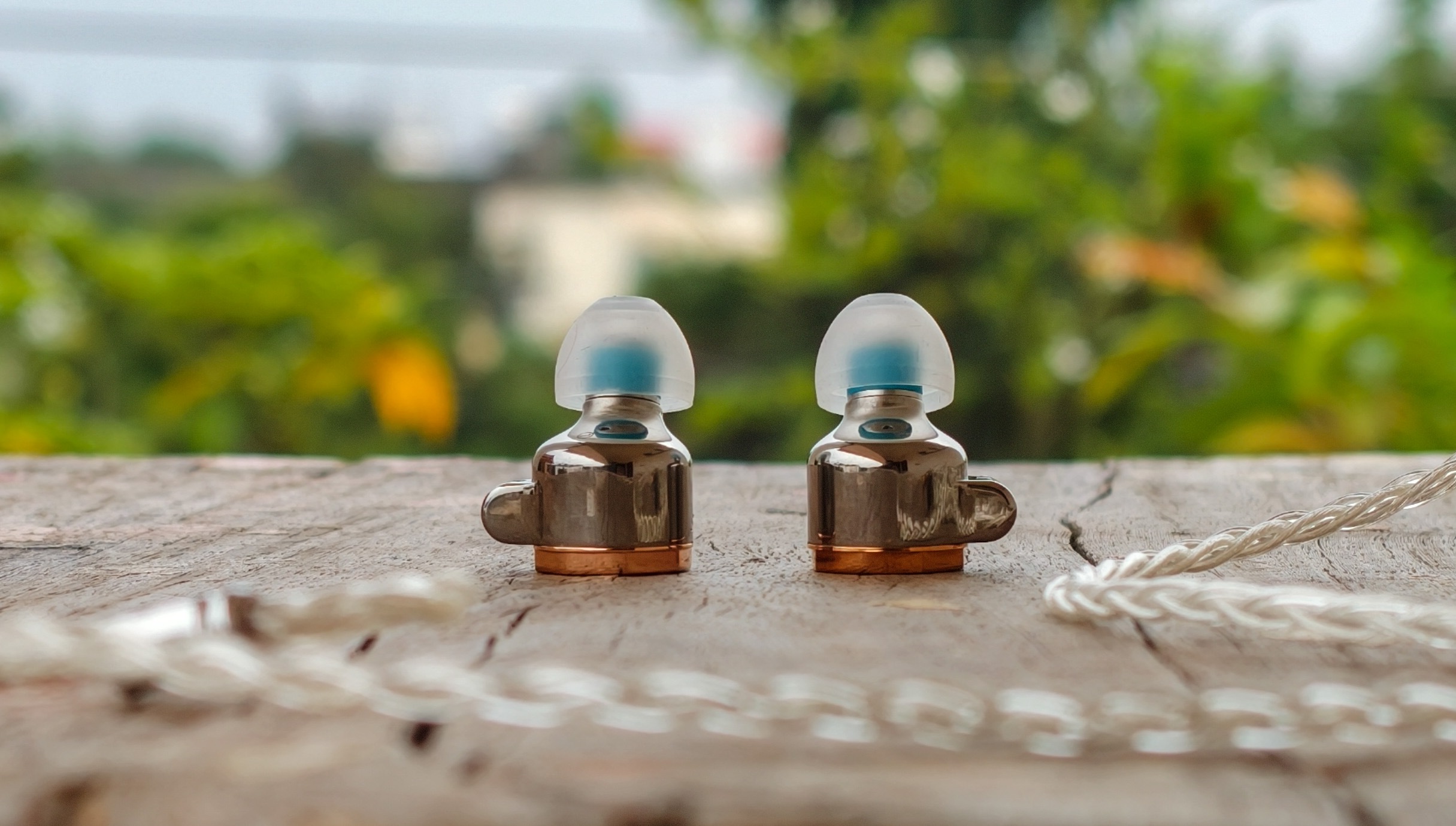Astell & Kern SP4000T vs FiiO Snowsky Oak Nano: chọn máy phát nhạc số cao cấp nào cho audiophile