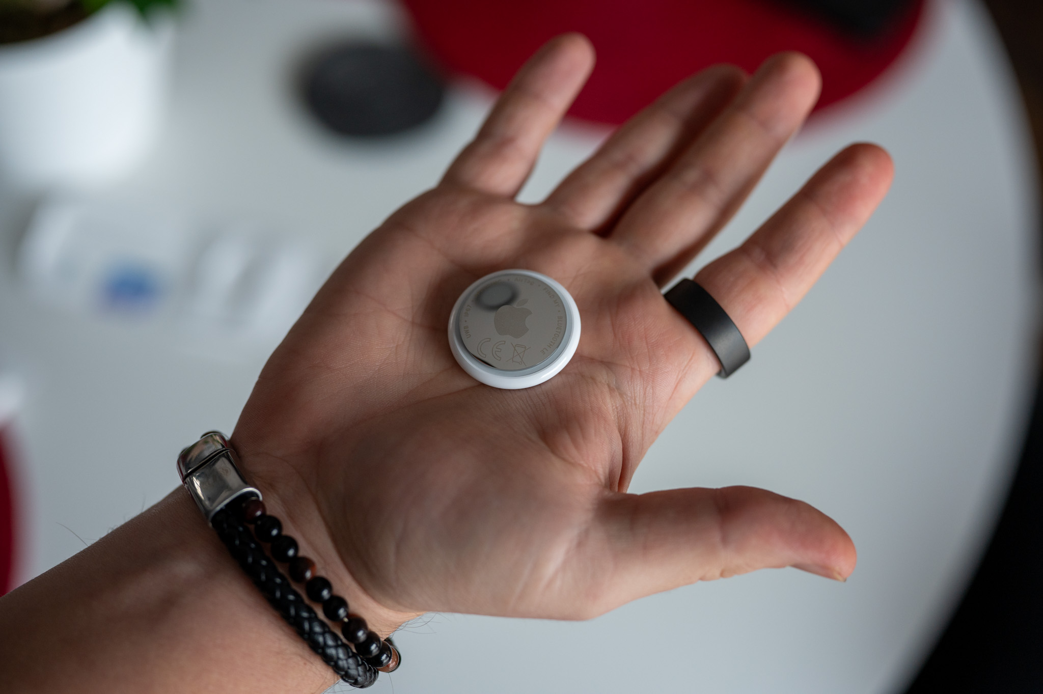 AirTag 2 giá rẻ so với tracker Bluetooth giá thấp: Mua gì?