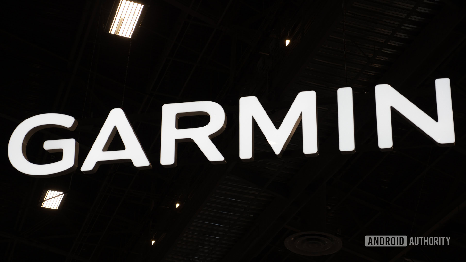 Garmin’s CIRQA Screenless Band Makes the Smartwatch Look Overbuilt