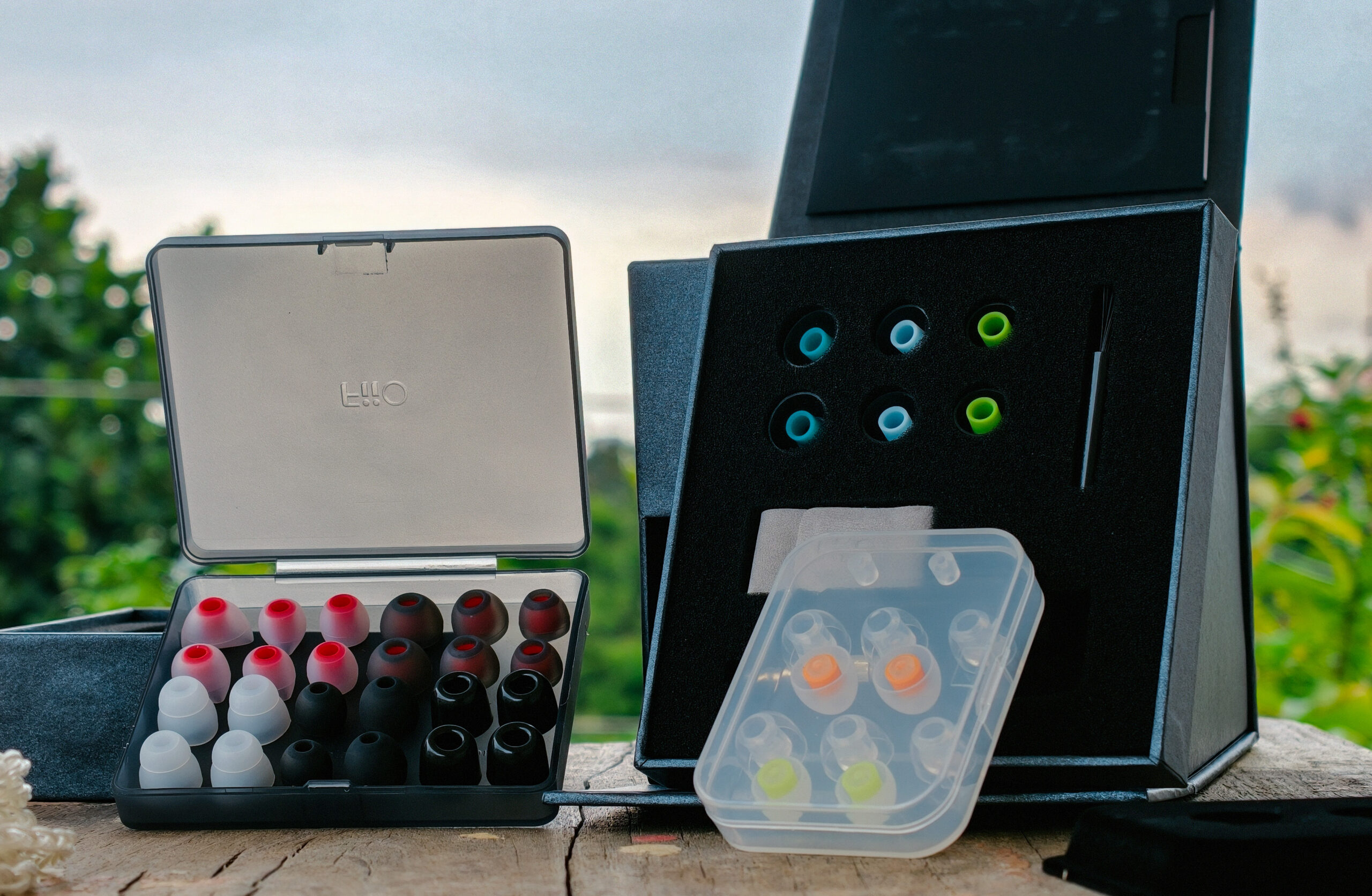 Binary Acoustics 1900 và FiiO Snowsky Oak Nano: nên chọn tai nghe hybrid hay IEM đơn dynamic?