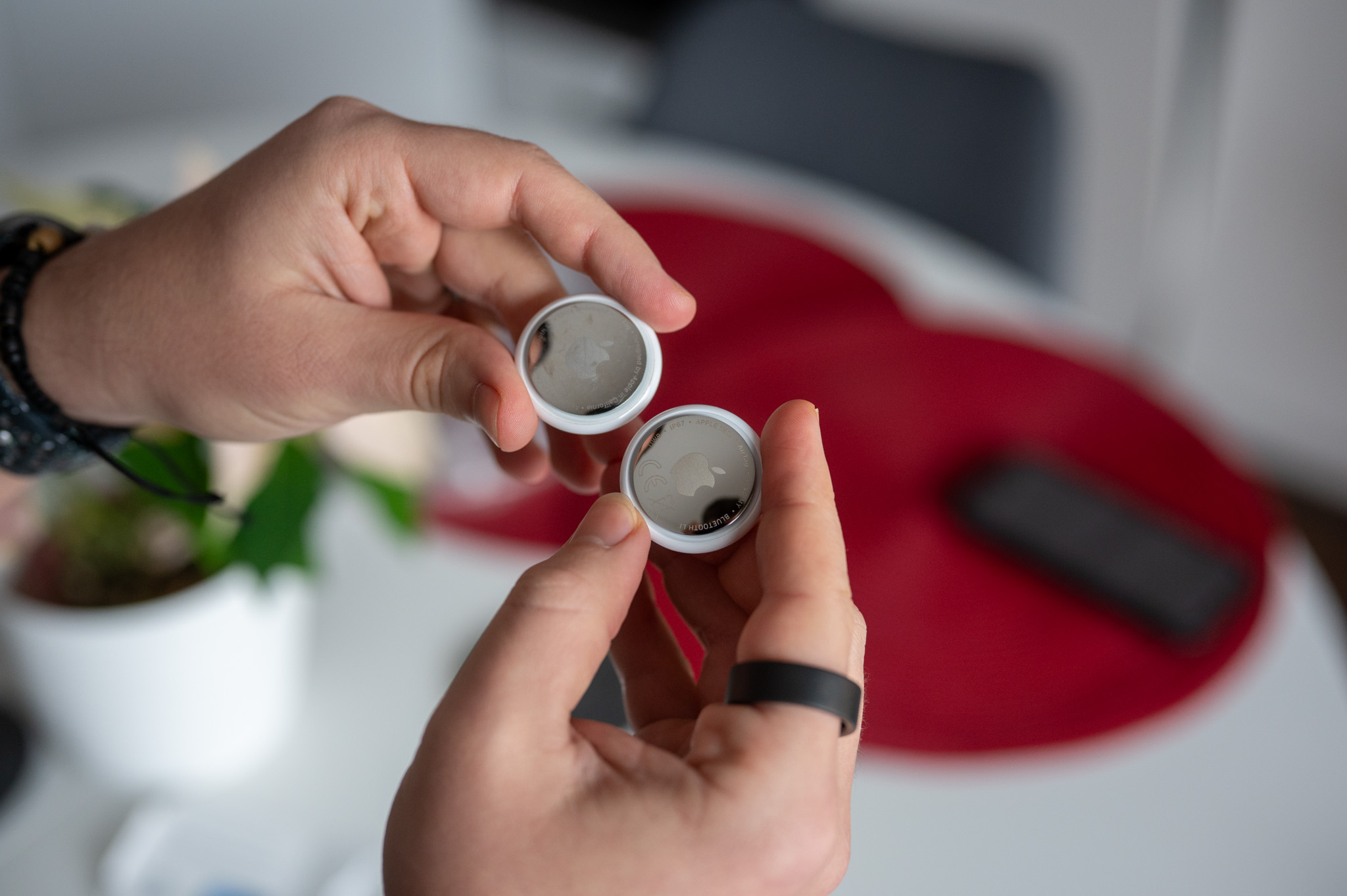 AirTag 2 giá rẻ so với tracker Bluetooth giá thấp: Mua gì?