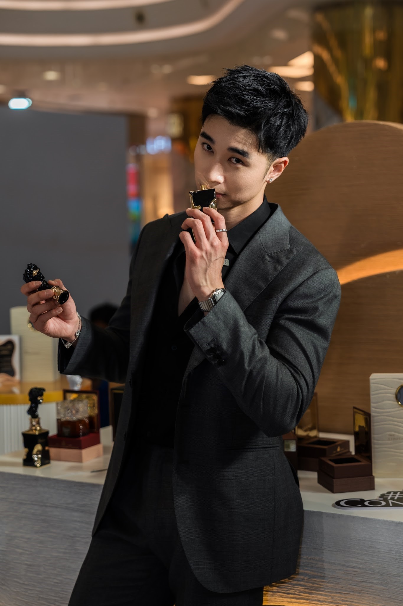 Lattafa chinh phục Việt Nam với bộ đôi His Confession và Her Confession