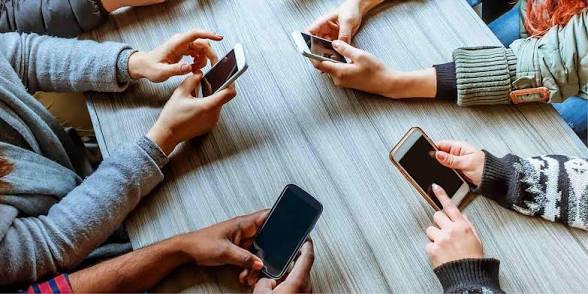 Cut Your Daily Phone Screen Time in Half With Phone Link