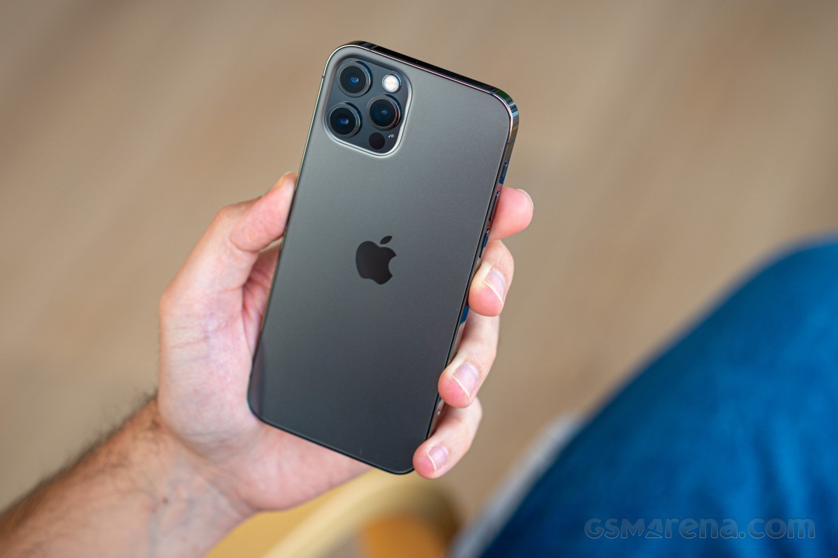 iPhone 12 Pro vs iPhone 17e: chọn cũ hay mới để đáng tiền hơn?