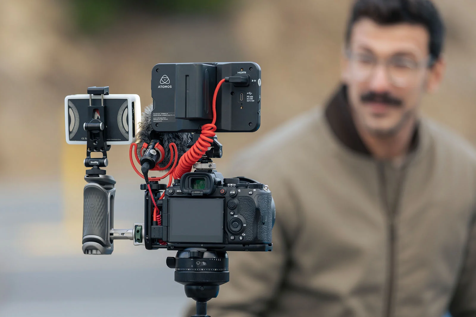 L-bracket Peak Design và flash Godox Lux Junior II: khác biệt ở tư duy làm việc