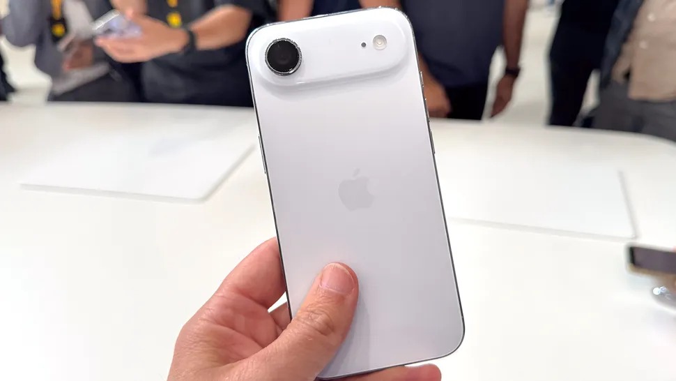 iPhone Air rơi giá kỷ lục: khi siêu mỏng thành tầm trung