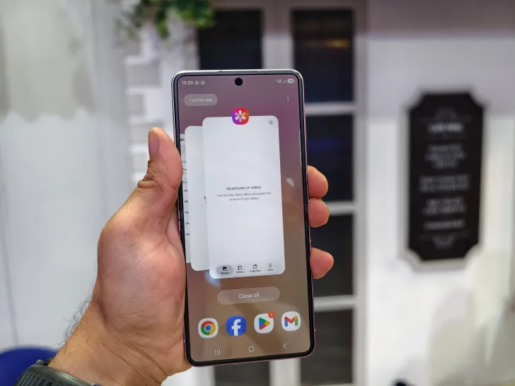 Galaxy Z Flip 8 vs Razr 70 Ultra: Which Clamshell Foldable Is Worth Your Money?