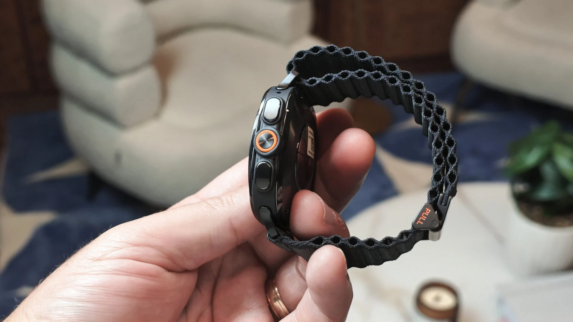 Galaxy Watch Ultra 2: mỏng hơn, sáng hơn, bền hơn – nhưng lợi ích thực tế đến đâu?
