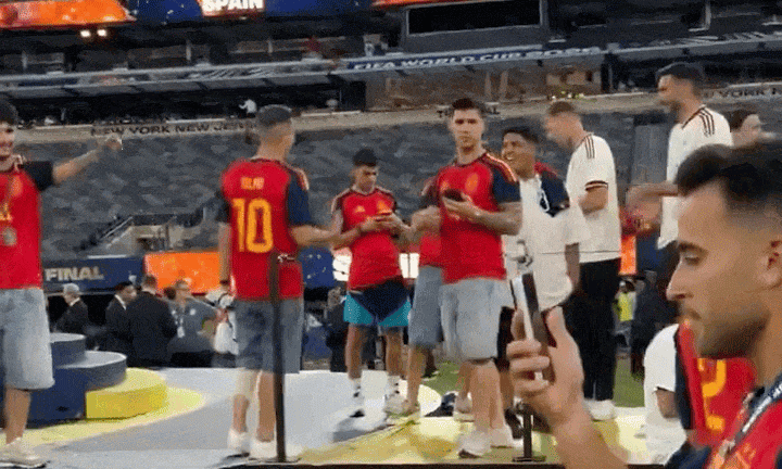 Honor Robot Phone tại World Cup: Gimbal tự động có đổi cuộc chơi nhiếp ảnh di động?
