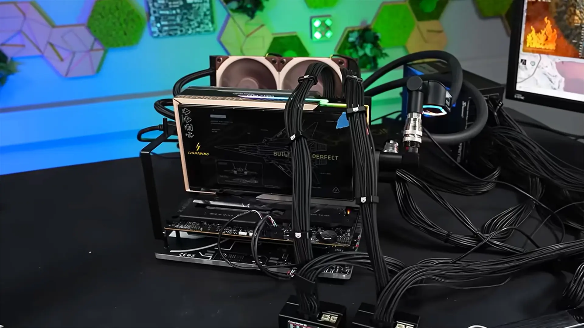 RTX 5090 nhiệt độ cao: cảnh báo connector cháy và hướng đi tản nước custom